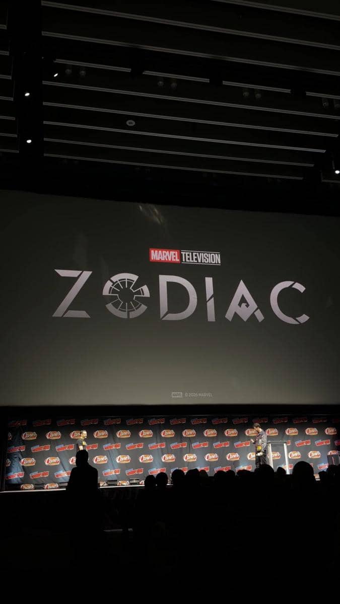 Logo Marvel Studios dengan pengumuman serial Zodiac dalam acara New York Comic-Con 2026 di panggung.