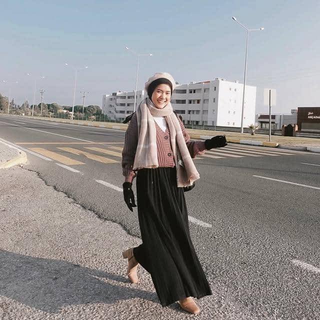 Ratu Isyell tampil dengan OOTD saat bepergian, seperti dibagikan melalui akun Instagram pribadinya.