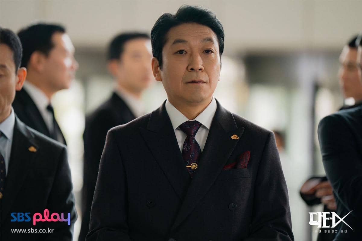 Potongan adegan serial Doctor X: Mafia in White produksi SBS yang diambil dari salah satu bagian drama.
