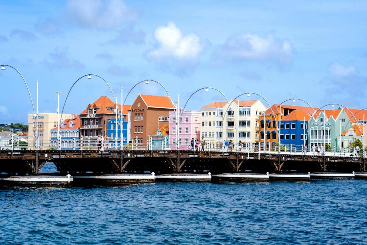 5 Fakta Menarik Willemstad, Kota Warna-warni di Tepi Laut Karibia