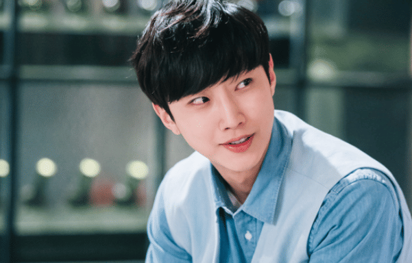 Jung Jin Young tampil sebagai pemeran dalam drama Korea Warm and Cozy, serial produksi stasiun televisi MBC.