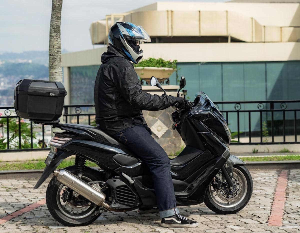 Sepeda motor Yamaha untuk kebutuhan berkendara harian hingga perjalanan touring dengan tampilan praktis.