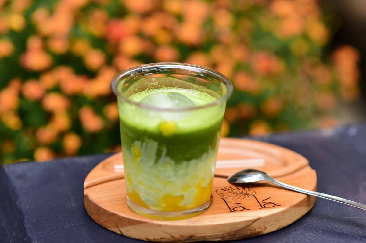 ilustrasi mango yakult iced matcha