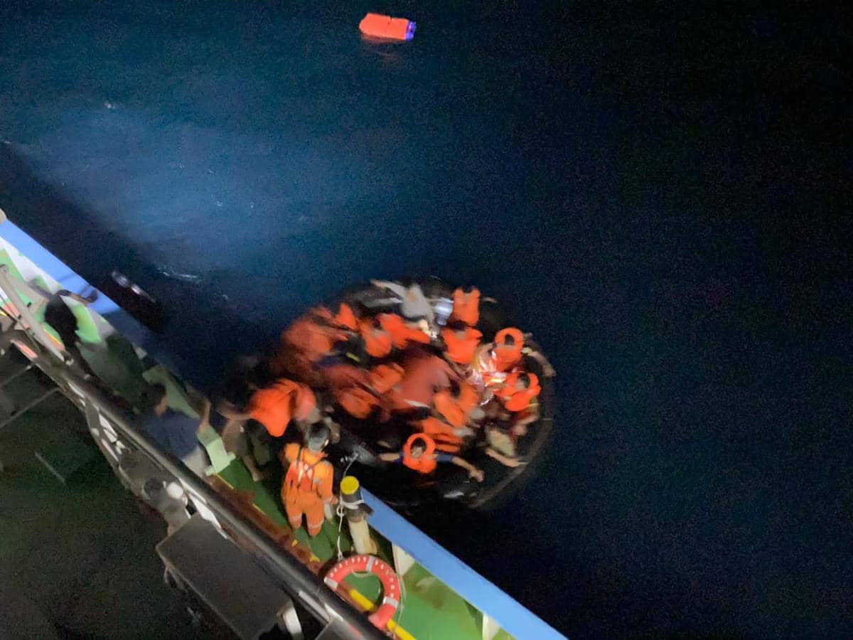 PTK Evakuasi 17 Kru MV Khatulistiwa 8 yang Alami Kondisi Darurat