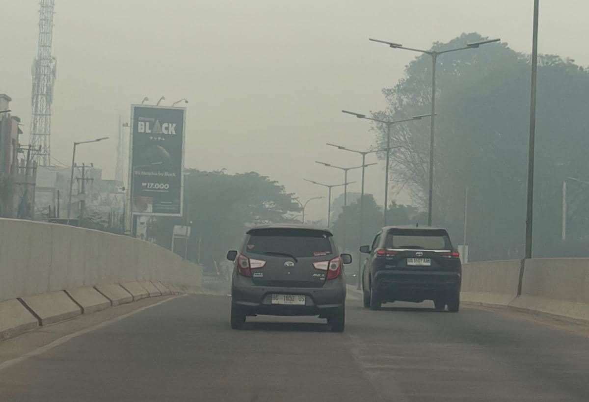 Kondisi kabut asap di kota Palembang, Jumat 8 Oktober 2026