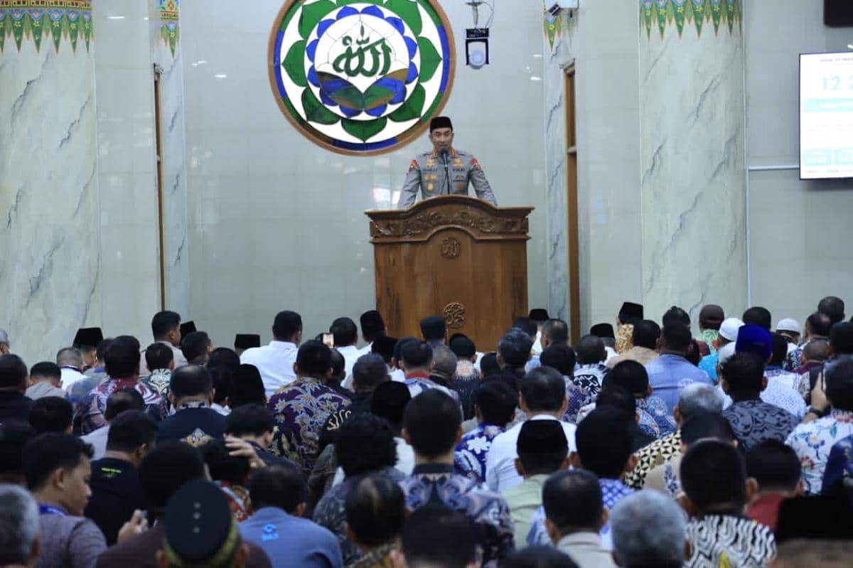 Kapolri Khutbah Jumat: Jadilah Pribadi yang Selalu Rendah Hati, Jangan Sombong