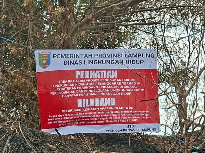 Tim Dinas Lingkungan Hidup (DLH) Provinsi Lampung menyegel kawasan perkebunan milik PT Sweet Indolampung (SIL), Kabupaten Tulang Bawang.