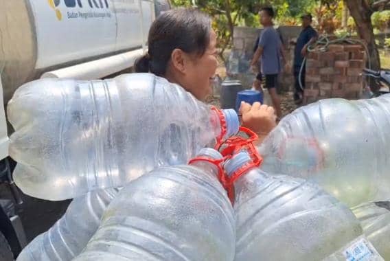 Air PDAM Cuma Mengalir Sesekali, Warga Ngawi Berburu Bantuan Air