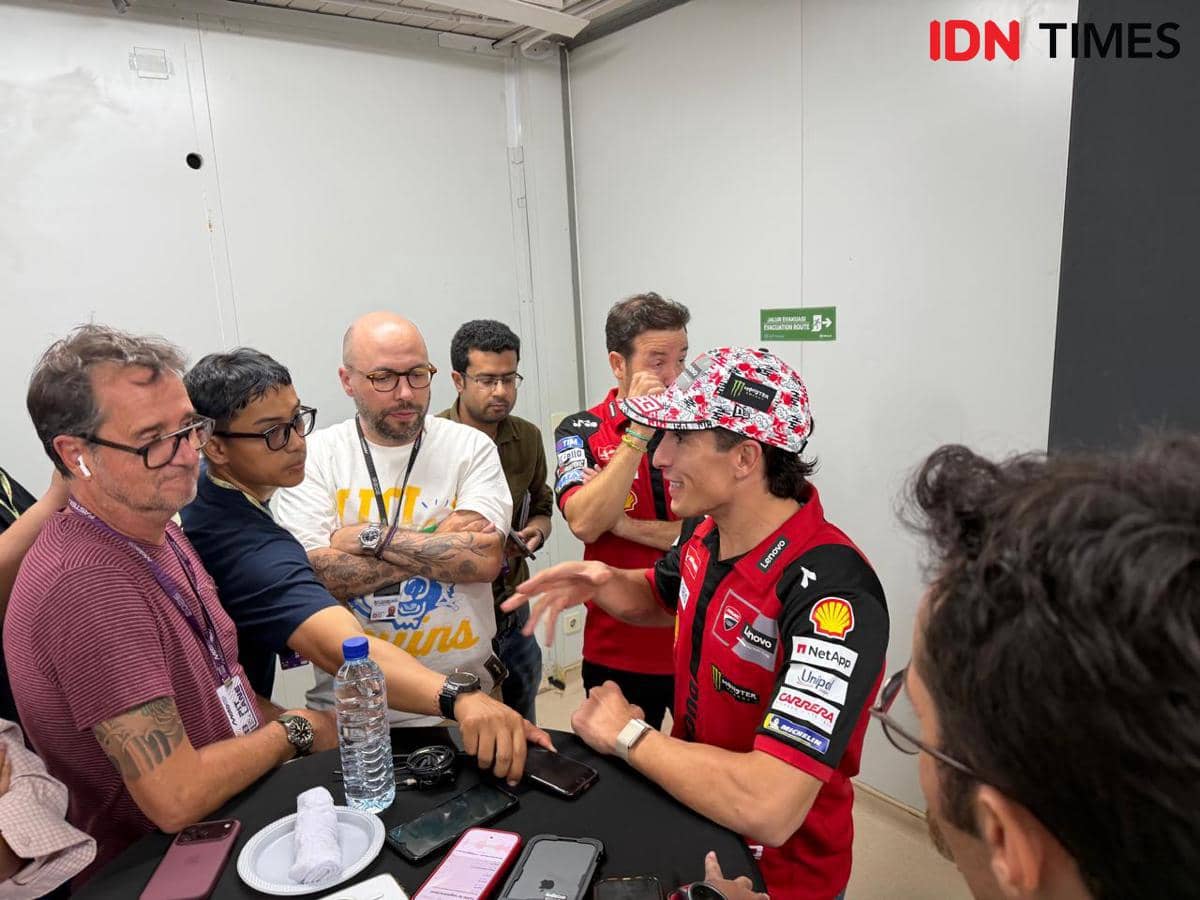 Pembalap MotoGP, Marc Marquez pada sesi Practice di Sirkuit Mandalika pada Jumat (9/10/2026). (IDN Times/Linggauni)