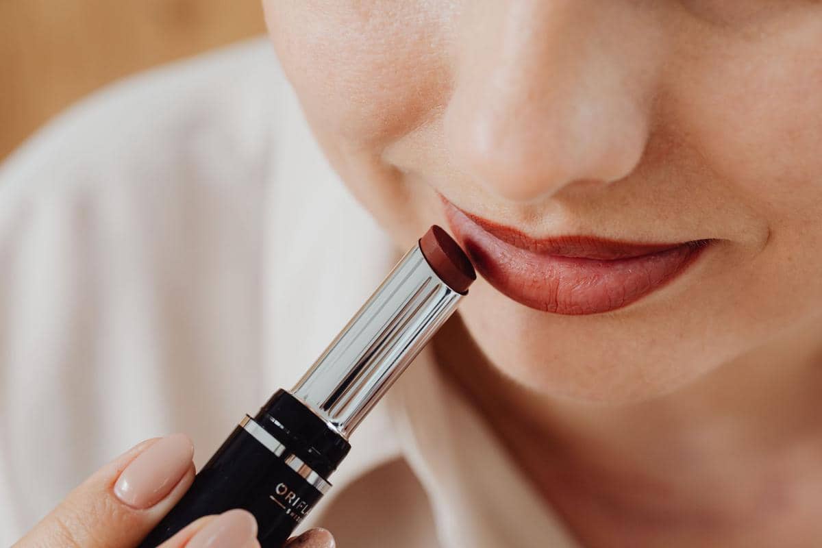 6 Cara Mengatasi Bibir Kering Setelah Memakai Lipstik Matte