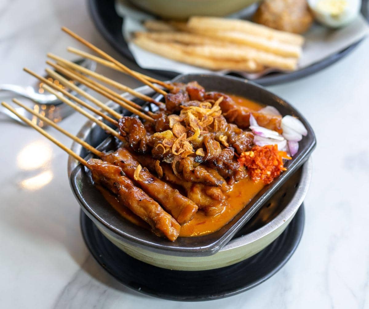 Resep Sate Ayam Sate Khas Senayan, Empuk Juicy dengan Saus Kacang Kental!