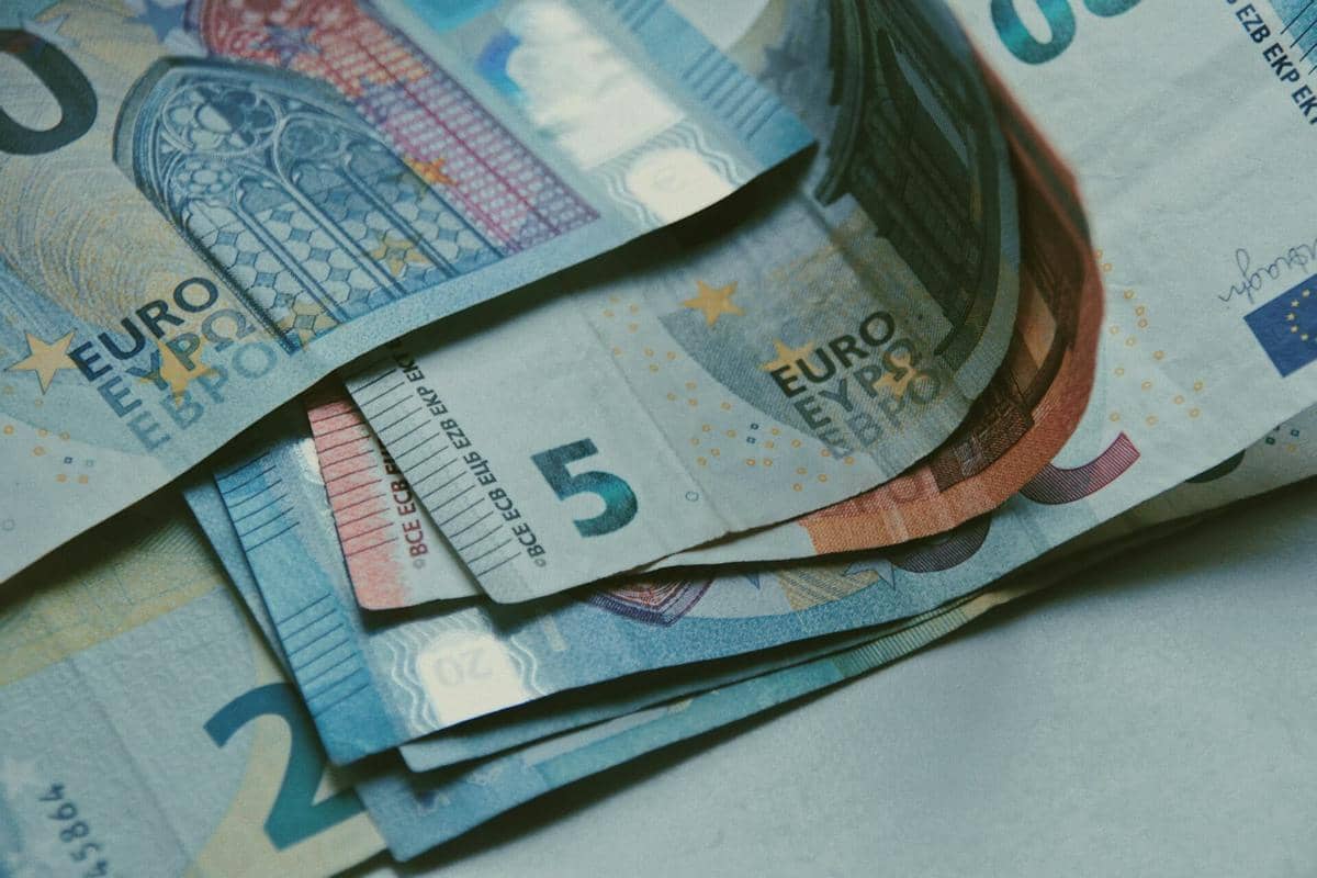 ilustrasi mata uang euro