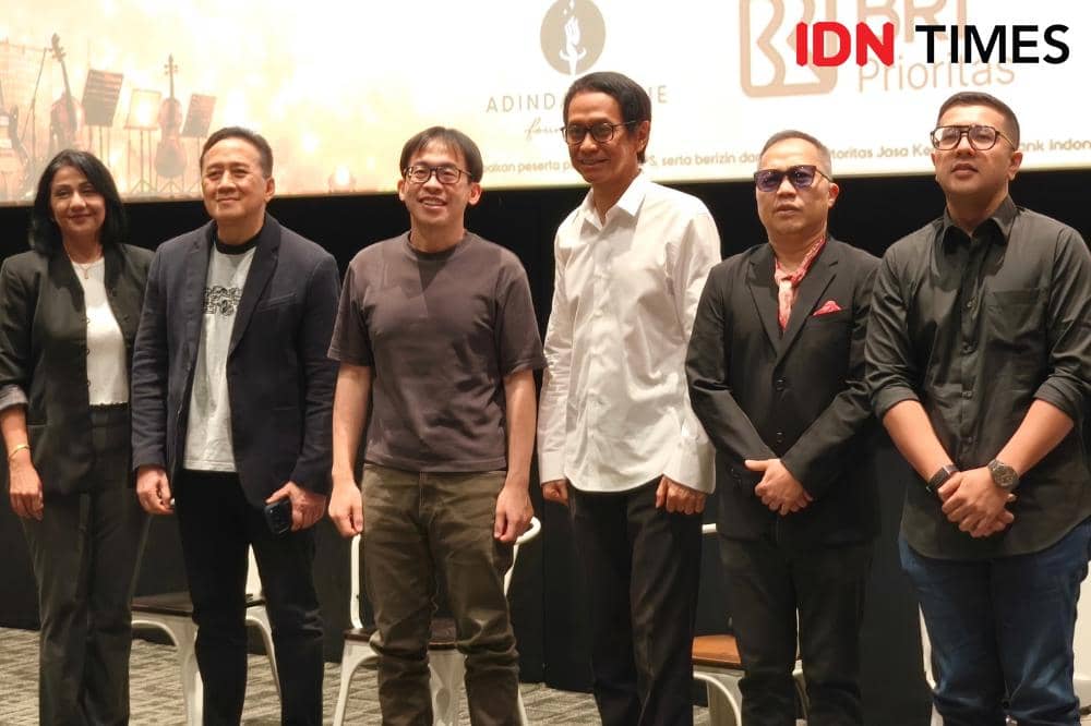 Potret Addie MS di press conference konser orkestra The Beatles & Queen di Jakarta, Jumat (9/10/2026) (IDN Times/Juan Dwi)
