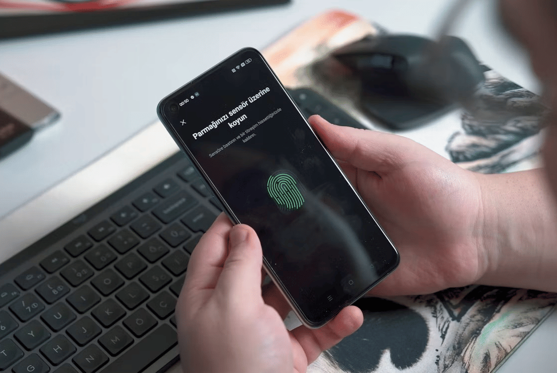 ilustrasi biometrik HP