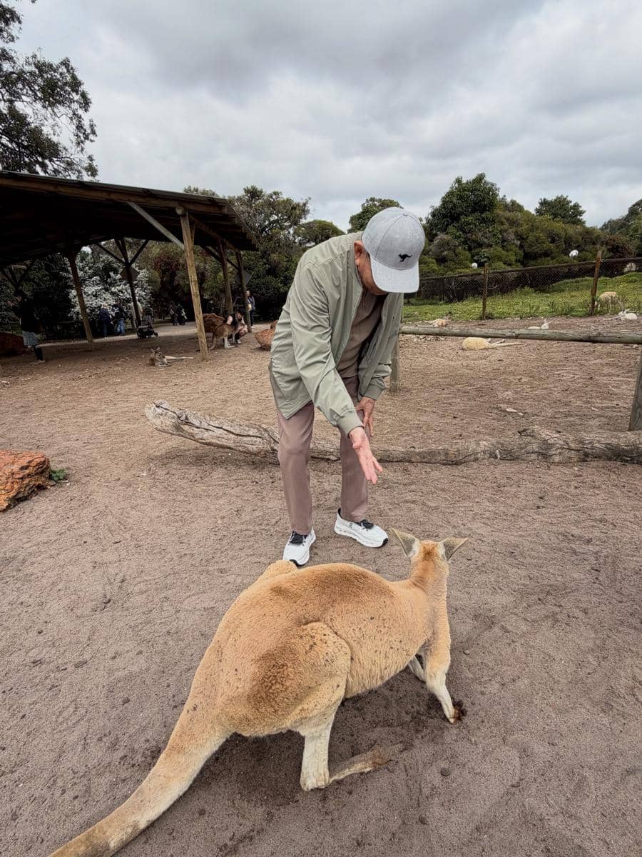 Keluarga Nikita Willy mengunjungi Caversham Wildlife Park di Perth