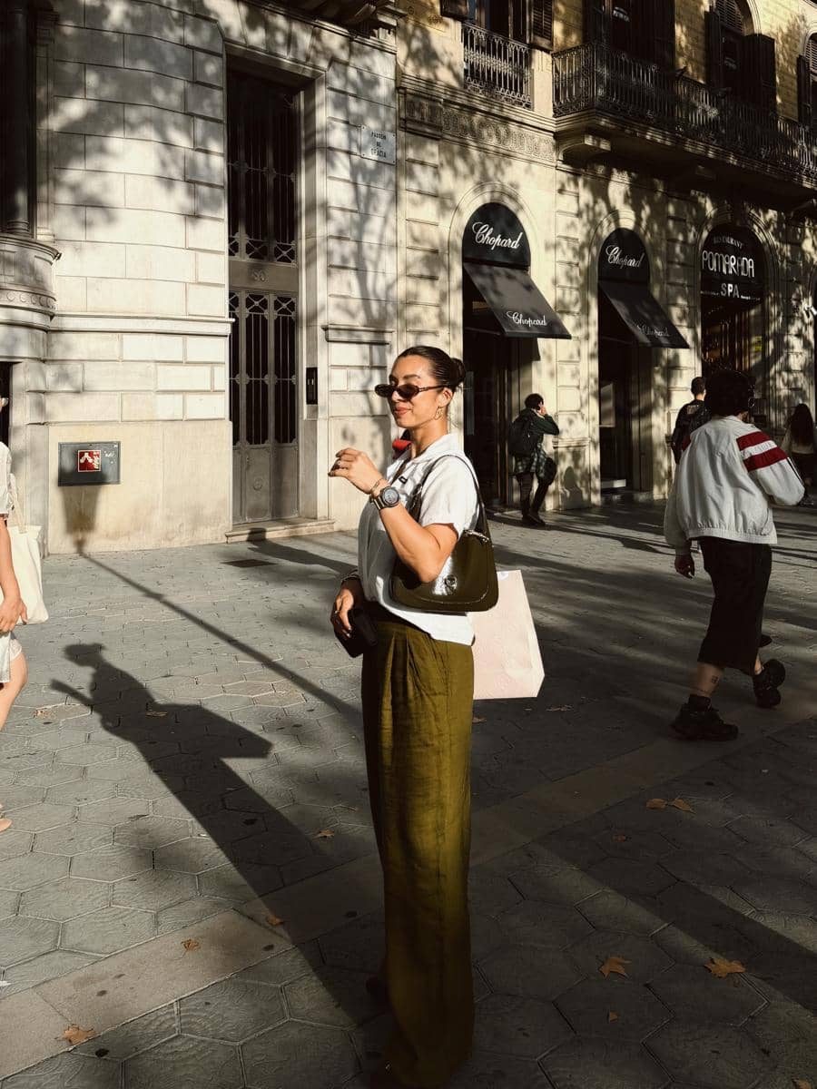 Keluarga Jennifer Bachdim liburan di Barcelona
