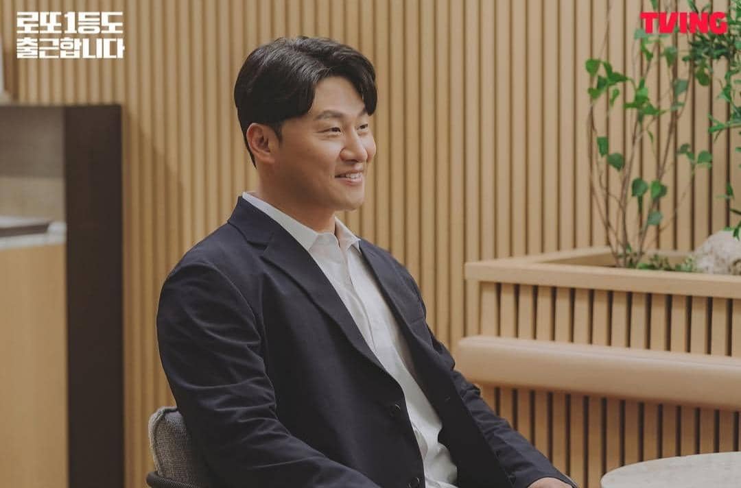 Cuplikan adegan drama Korea The Ordinary Jackpot dari unggahan akun Instagram resmi TVING pada layar ponsel.