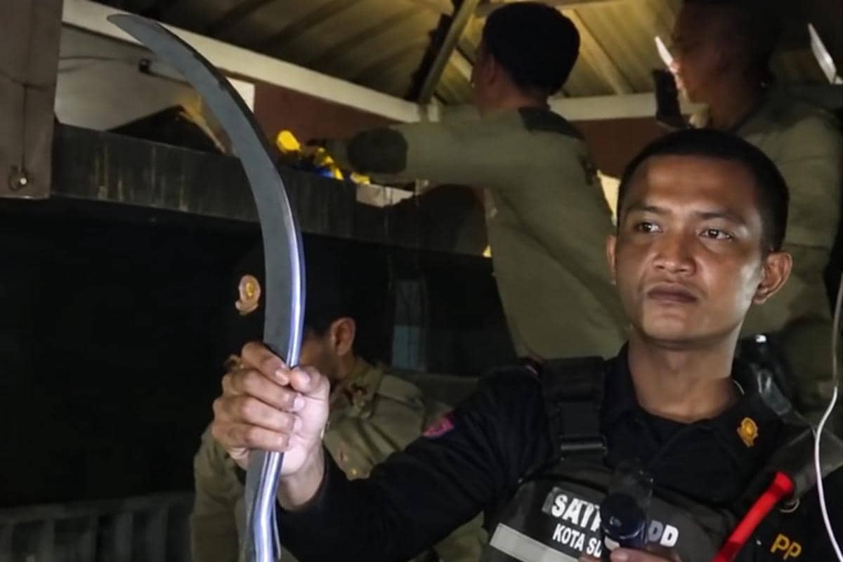 Fakta LPMK Romokalisari Diduga Pungli, Ditemukan Sajam