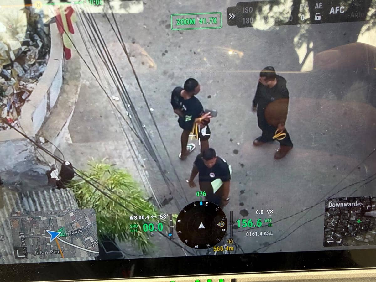 Direktorat Tindak Pidana Narkoba (Dittipidnarkoba) Bareskrim Polri bersama Polda Metro Jaya menggerebek dua kampung narkoba di Jakarta pada 