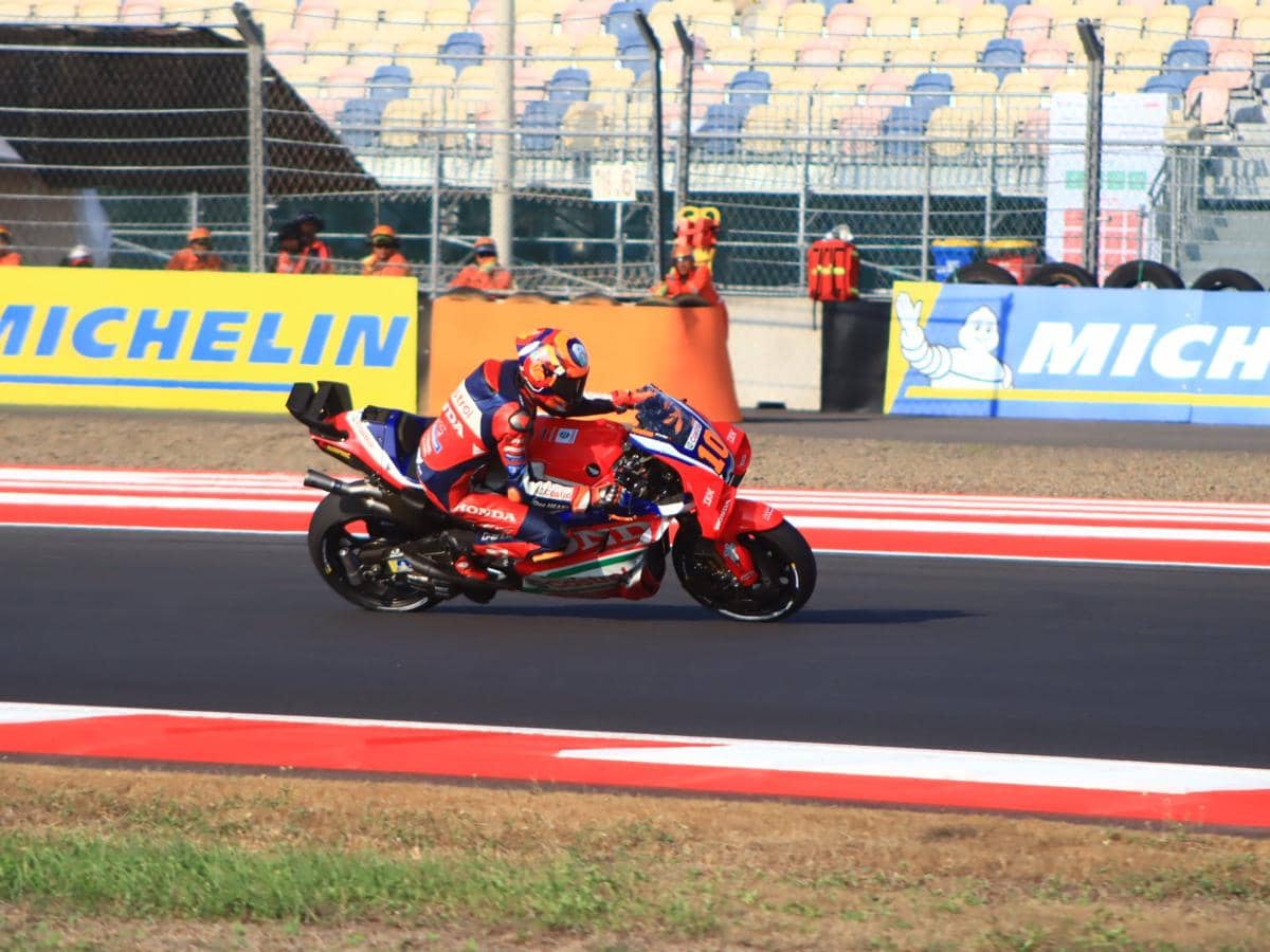 Pembalap MotoGP, Luca Marini pada sesi Practice MotoGP Mandalika 2026, Jumat (9/10/2026). (IDN Times/Linggauni)
