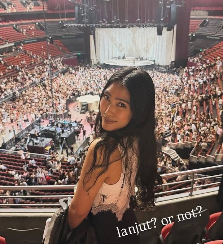 Alika Islamadina nonton konser Olivia Dean di Sydney
