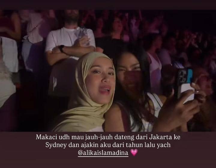 Alika Islamadina nonton konser Olivia Dean di Sydney