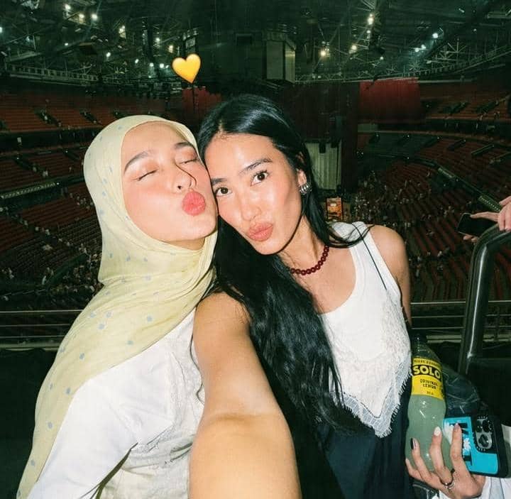 Alika Islamadina nonton konser Olivia Dean di Sydney
