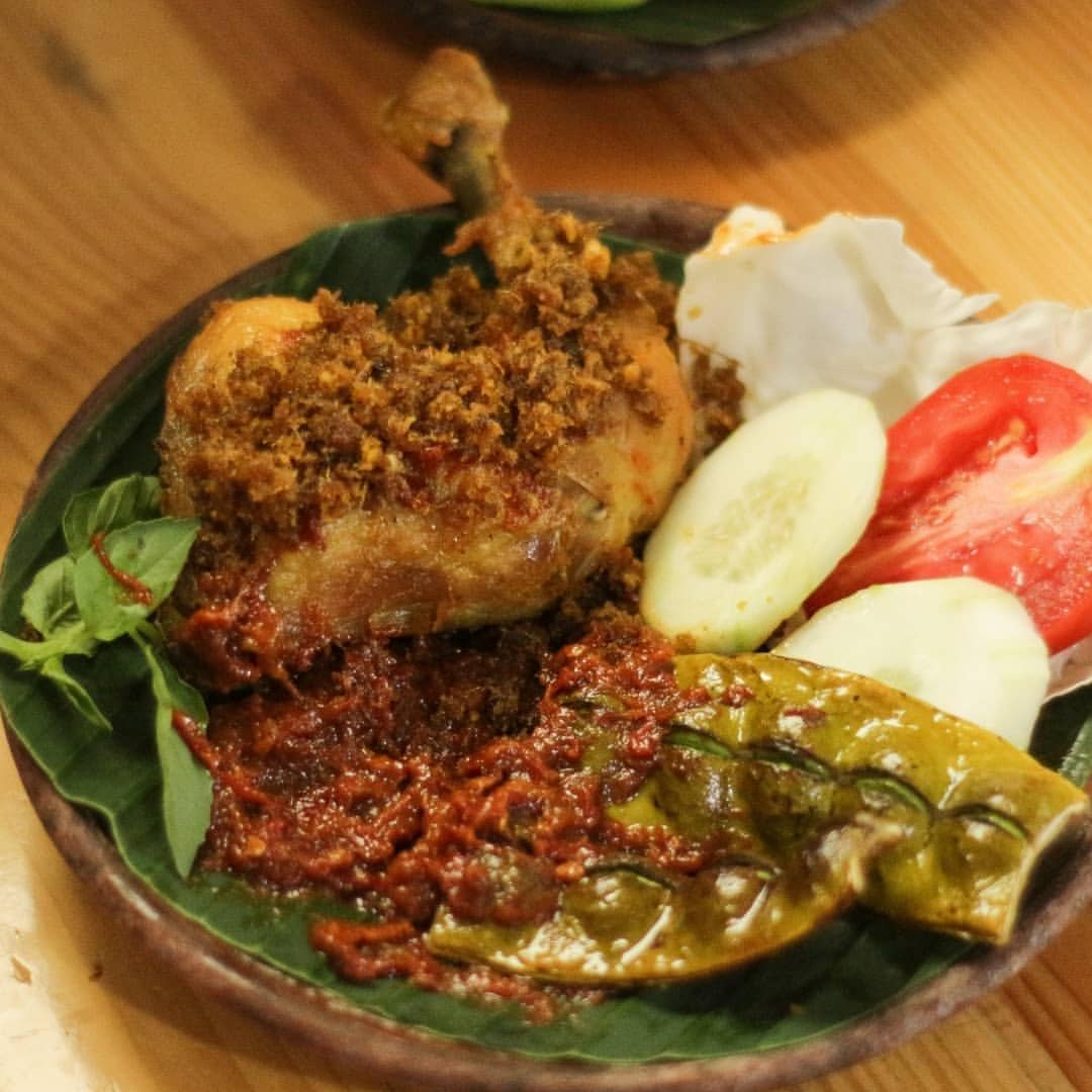potret ayam goreng sambal pete Super Lalapan