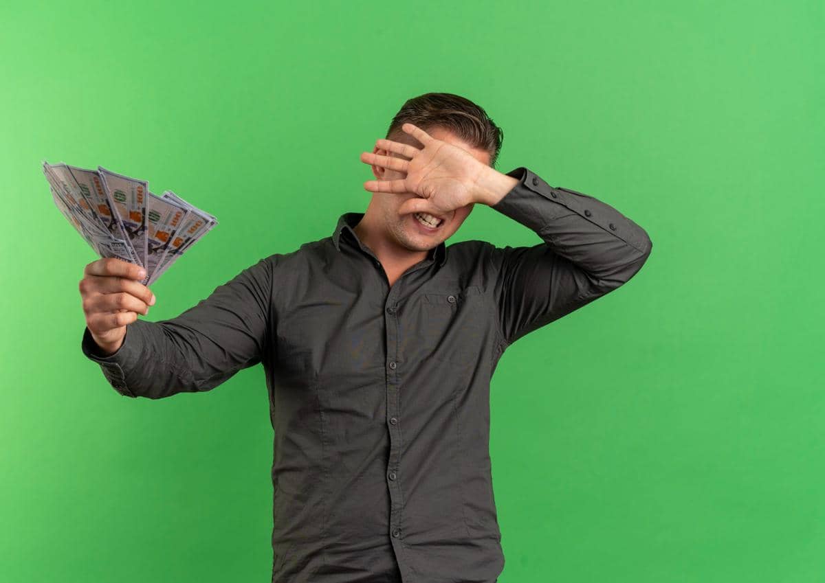 5 Kebiasaan Sehari-hari yang Bisa Memicu Money Dysmorphia