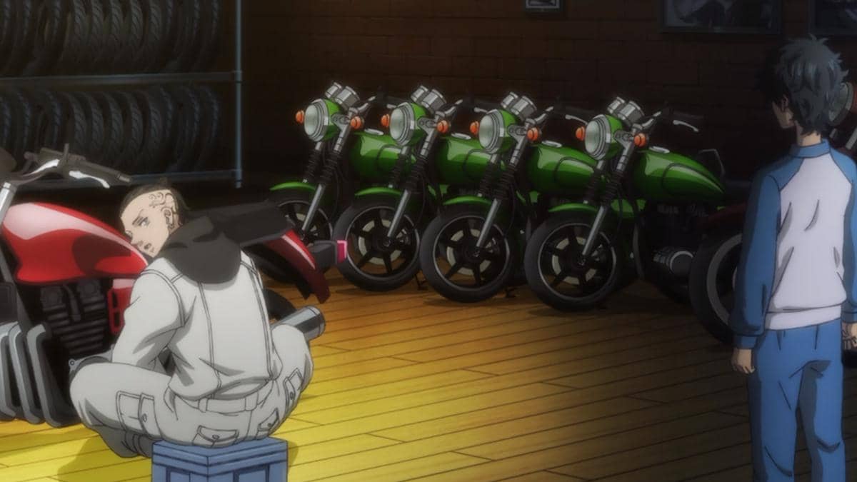 Takemichi menatap Draken dengan marah saat melabraknya karena Draken berbohong mengenai Mikey dalam Tokyo Revengers S4.