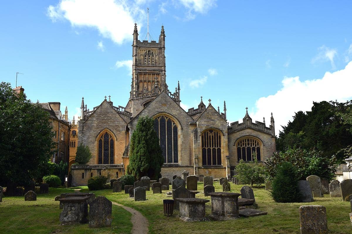 salah satu wool churches yang ada di Cotswolds