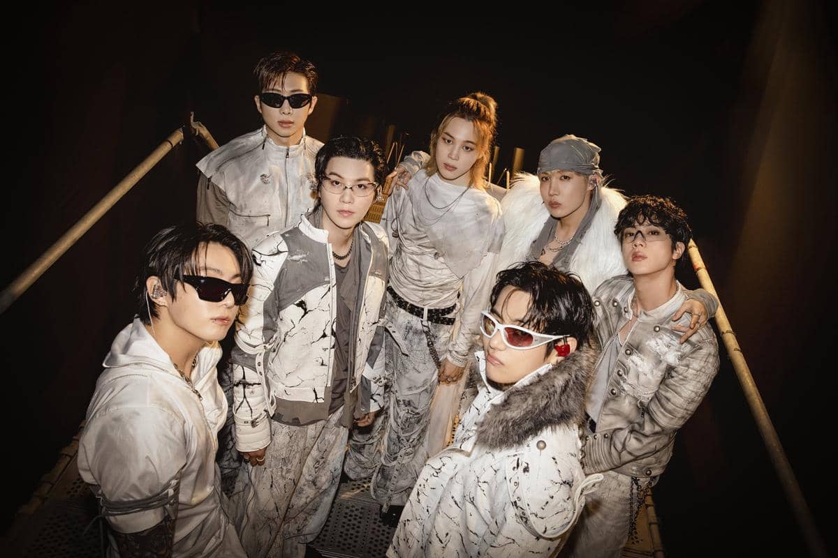 BTS tampil di panggung konser ARIRANG di Peru dalam dokumentasi yang dibagikan melalui akun X resmi BIGHIT MUSIC.