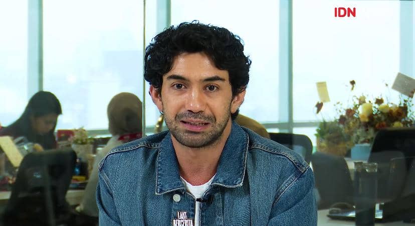 Reza Rahadian dan Pedulinya pada Negara, Kritik lewat Tulisan-Turun Aksi