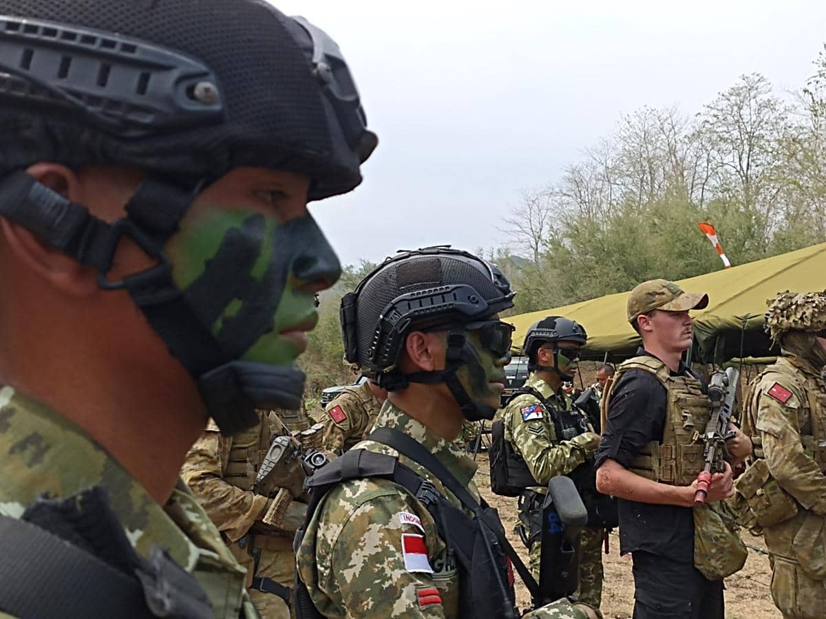Sejumlah prajurit TNI AD dan Australia selesai mengikuti latihan bersama di lapangan tembak Tembalang.