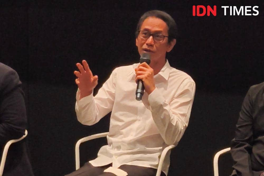 Potret Addie MS di press conference konser orkestra The Beatles & Queen di Jakarta, Jumat (9/10/2026) (IDN Times/Juan Dwi)