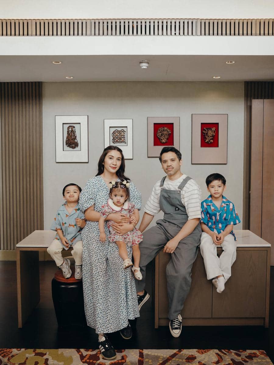 Keluarga Acha Sinaga menikmati liburan di Puncak, Bogor