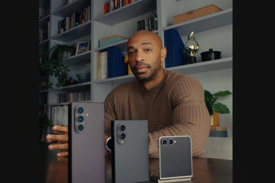 Thierry Henry dalam mempromosikan Galaxy Z Fold8, Galaxy Z Fold8 Ultra, dan Galaxy Z Flip8