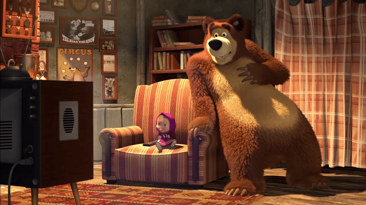 Cuplikan episode Masha and The Bear tentang Halloween