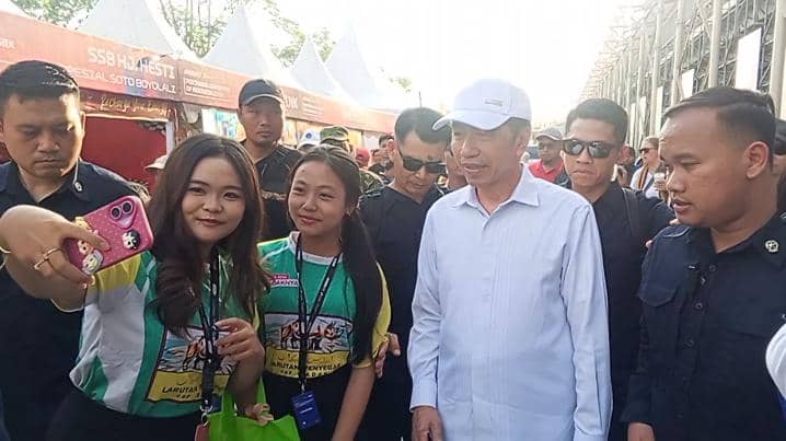 Tak Diundang, Jokowi Nonton MotoGP Mandalika di Tribun Grandstand