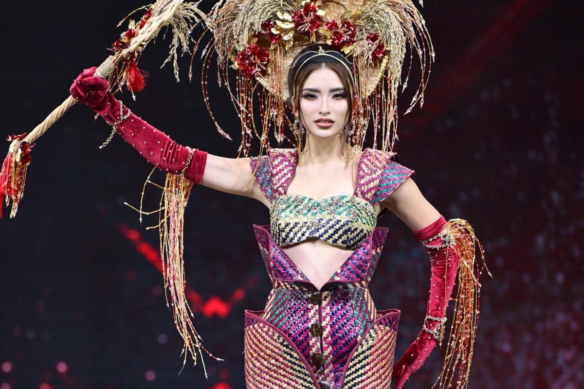 Angela Lillo Ubah Anyaman Tikar Jadi National Costume di Miss Global 2026