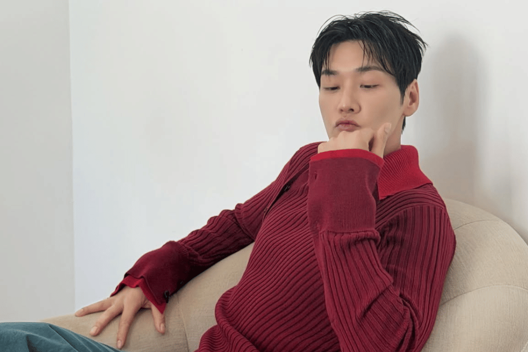 mix and match outfit santai ala Kim Young Kwang