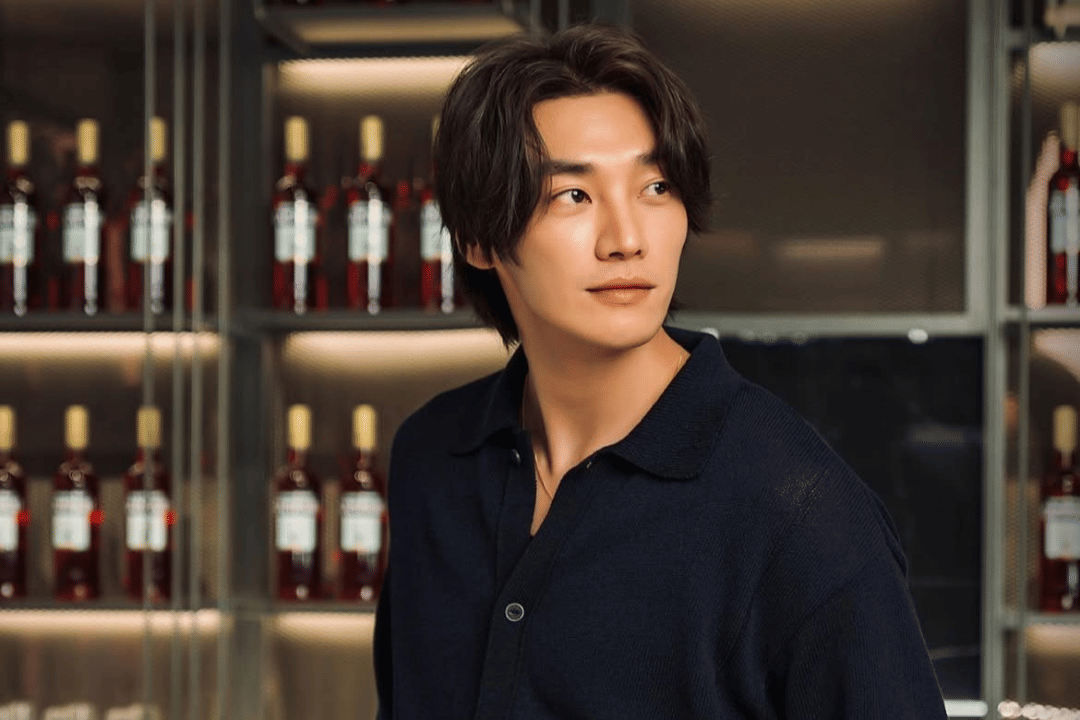 mix and match outfit santai ala Kim Young Kwang