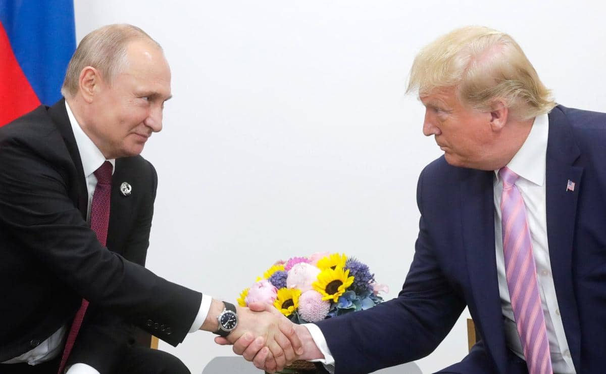 Presiden Rusia Vladimir Putin dan Presiden Amerika Serikat Donald Trump