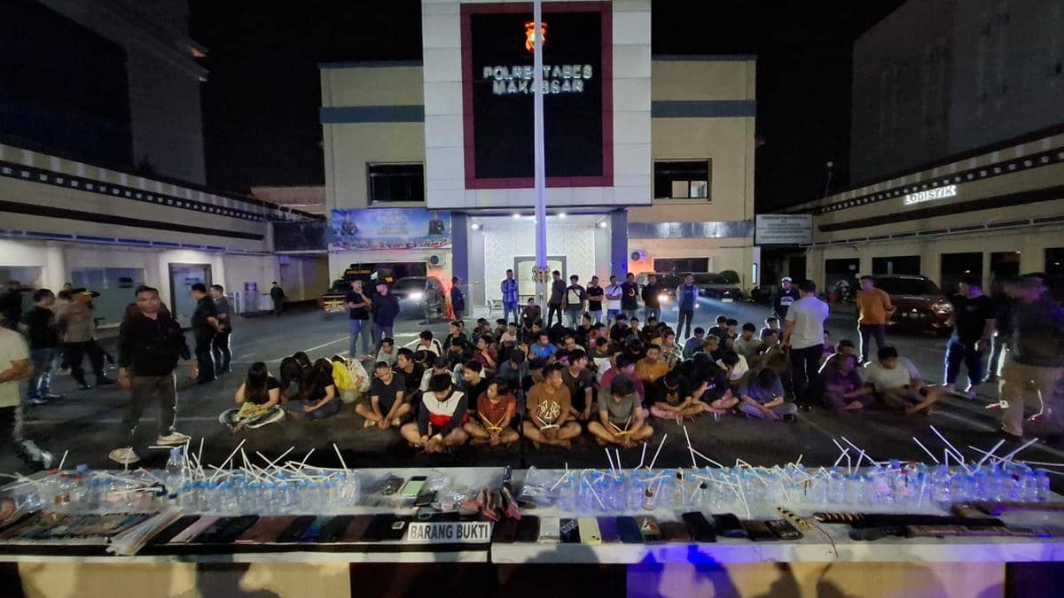 Polisi menggerebek Kampung Narkoba Borta di Kelurahan Suangga, Kecamatan Tallo, Kota Makassar, Sulawesi Selatan (Sulsel), Jumat (9/10/2026).
