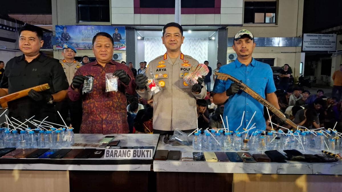 Polisi menggerebek Kampung Narkoba Borta di Kelurahan Suangga, Kecamatan Tallo, Kota Makassar, Sulawesi Selatan (Sulsel), Jumat (9/10/2026).