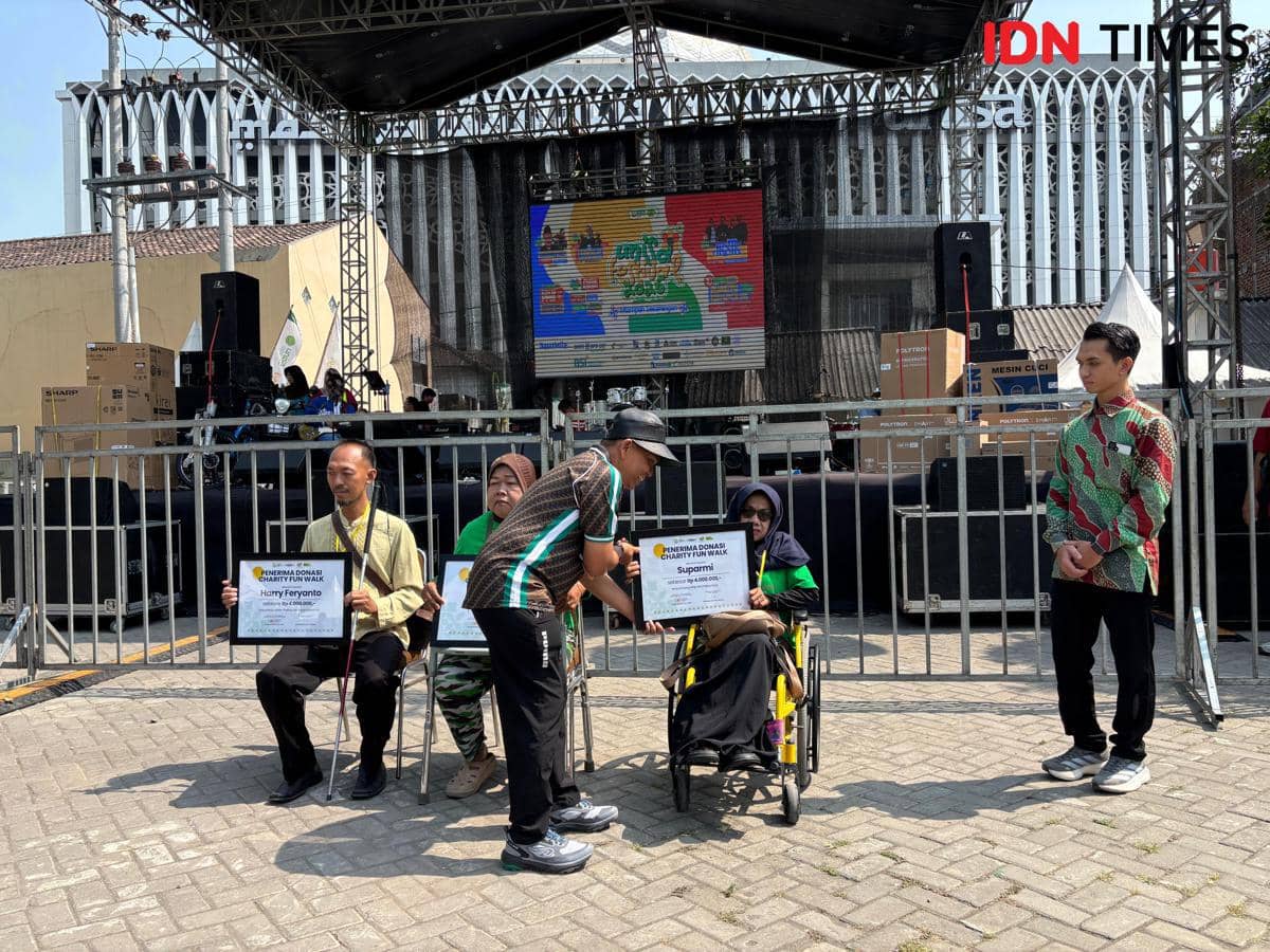 Penyerahan charity untuk UMKM disabilitas, di Kampus Unisa Yogyakarta, Sabtu (10/10/2026). (IDN Times/Herlambang Jati Kusumo)
