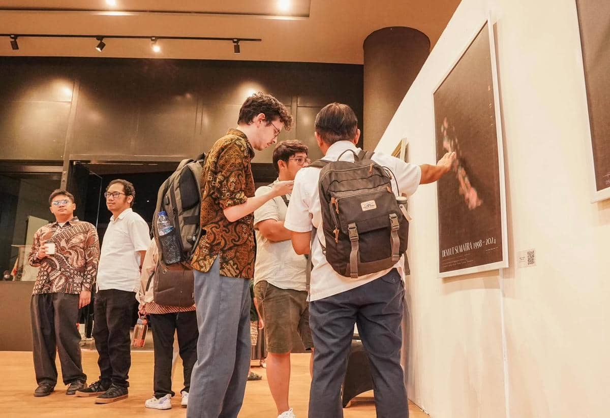 Suasana Pameran Data Art 2026: Extending Life dengan karya sains lintas disiplin yang dipamerkan di GIK UGM.