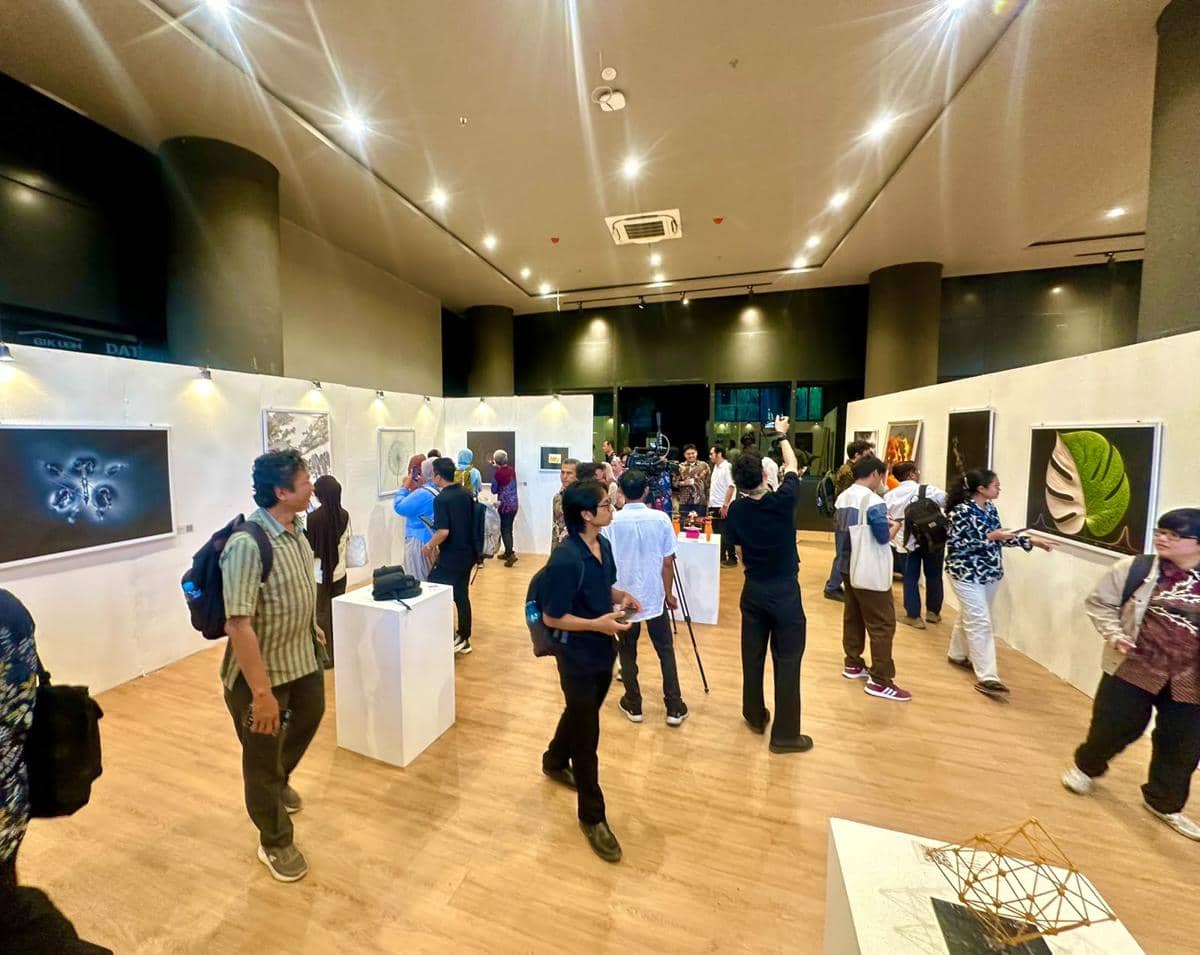 Pameran Data Art 2026: Extending Life di GIK UGM menghadirkan 40 karya dari 37 saintis lintas disiplin.