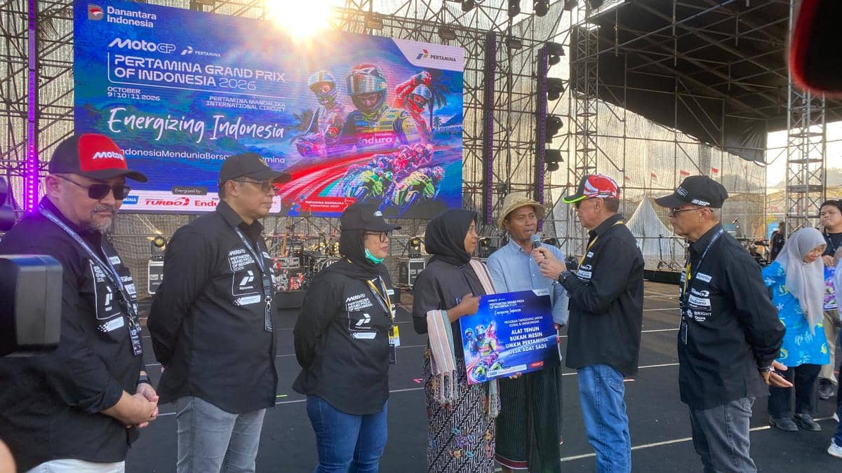 Dukung Desa Adat Sade Pulih, Pertamina Beri Bantuan untuk Perajin Tenun