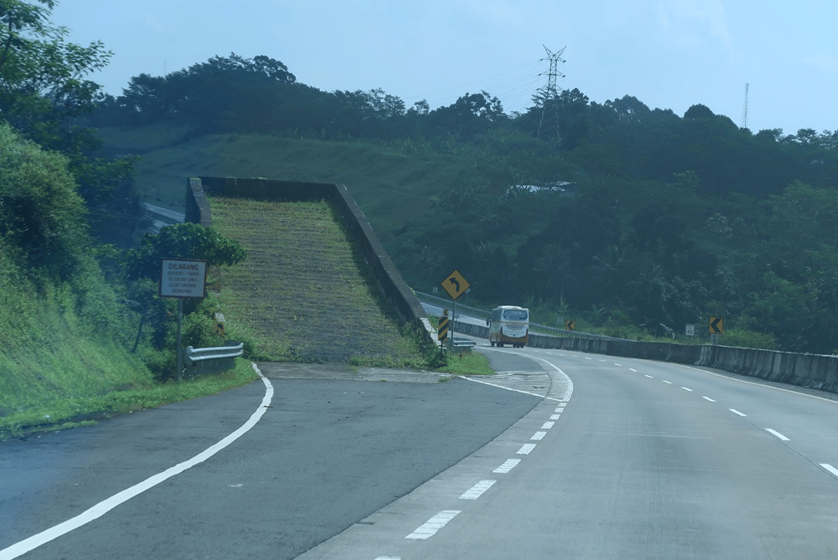 jalur penyelamat di jalan tol